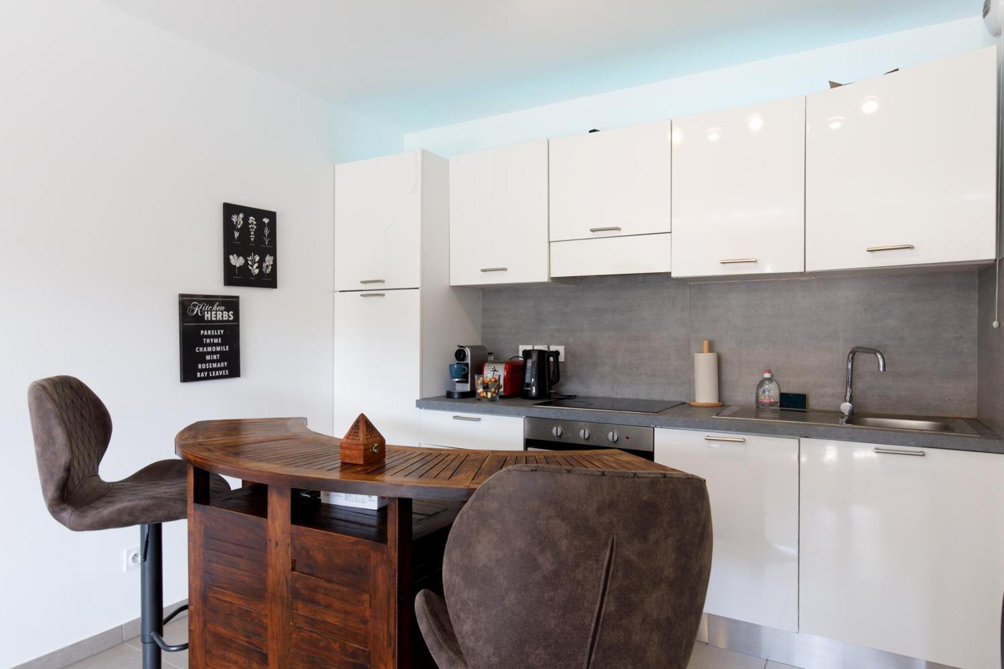 ואלאוריס Lovely 2 Bedroom Condo With Pool מראה חיצוני תמונה