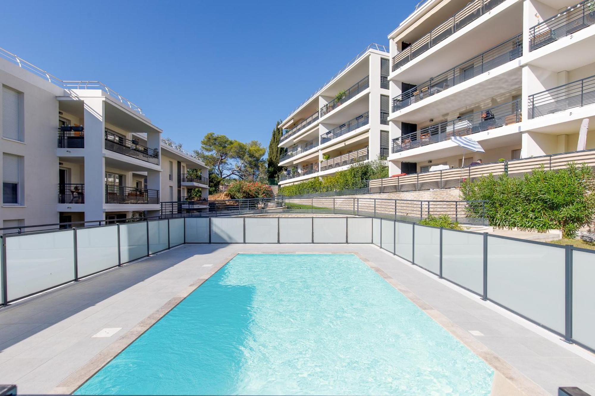 ואלאוריס Lovely 2 Bedroom Condo With Pool מראה חיצוני תמונה