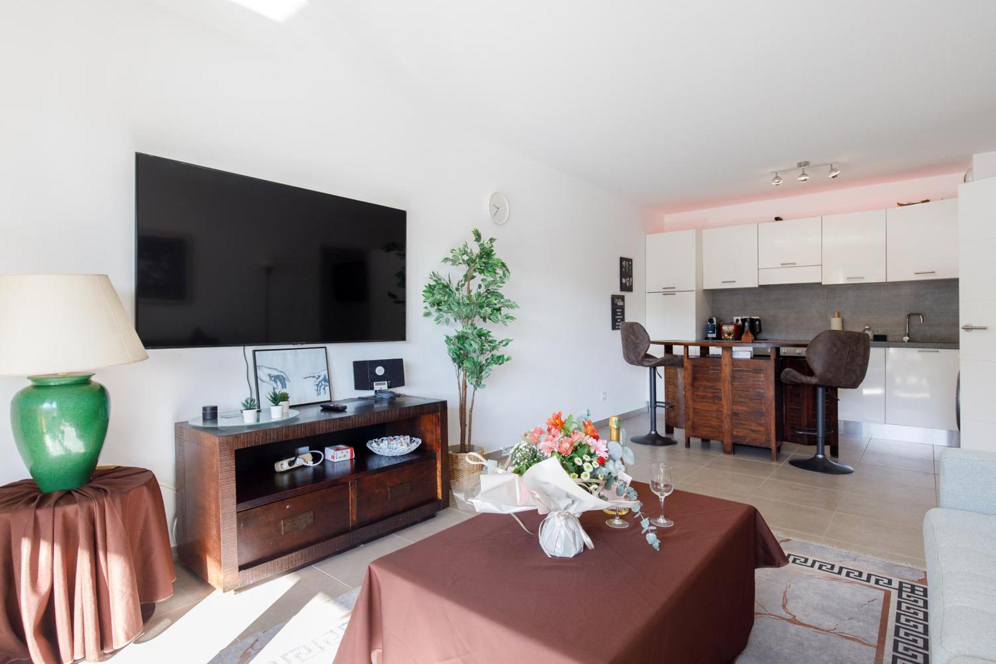 ואלאוריס Lovely 2 Bedroom Condo With Pool מראה חיצוני תמונה