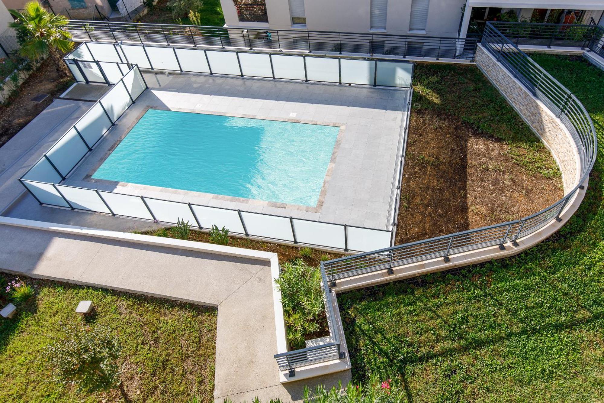 ואלאוריס Lovely 2 Bedroom Condo With Pool מראה חיצוני תמונה
